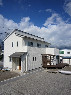 純粋に「暮らしやすさ」を求めて～浅間上町O邸の完成見学会_c0160488_22215534.jpg