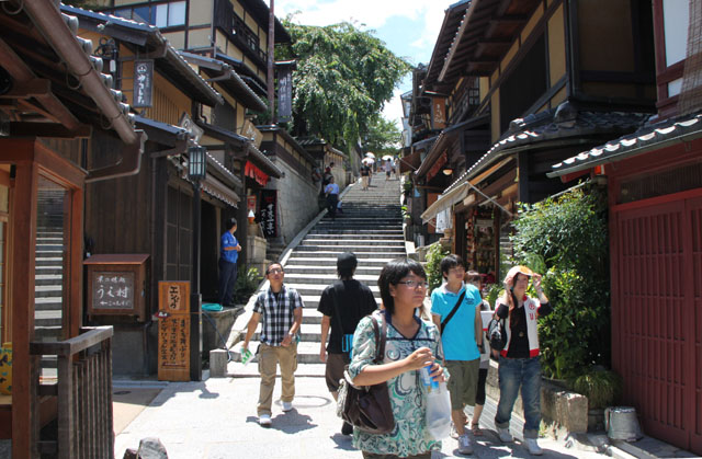 京都の夏 二年坂から三年坂_e0048413_1005283.jpg