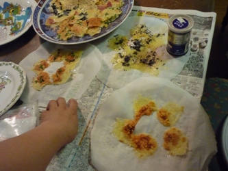 レンジでチン!で変わりチーズ煎餅づくり。_e0188087_2139759.jpg