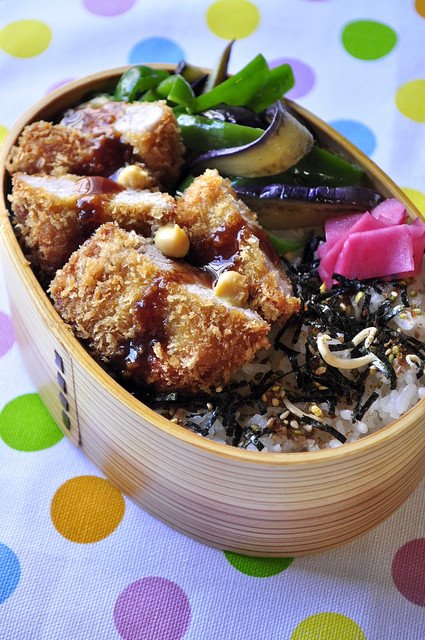 柔らか~いヒレカツ弁当_b0171098_6334074.jpg