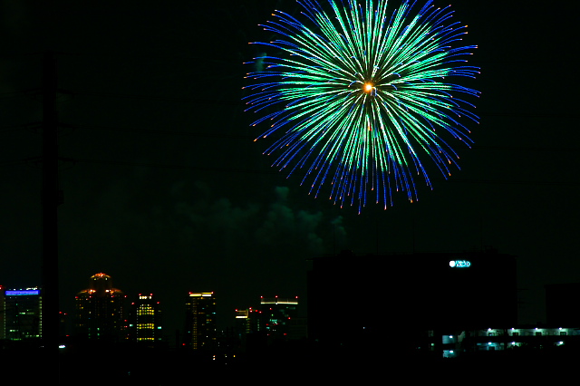 花火を見ながら夕涼み_b0193798_11105748.jpg