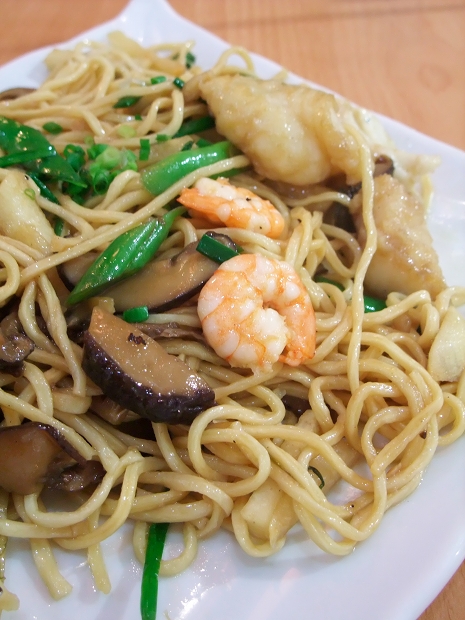 Braised E-Fu Noodles with Seafood_b0010718_13561845.jpg