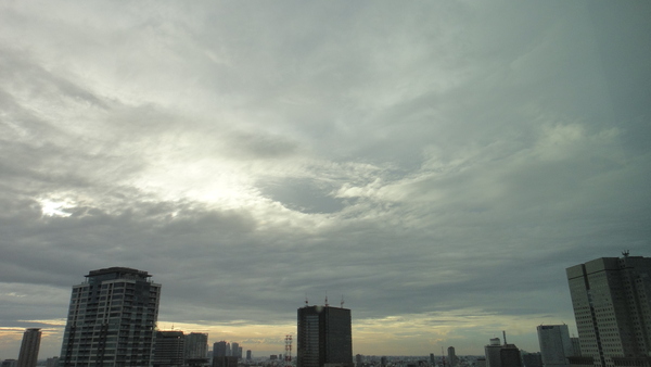 8月８日（日）の東京上空、朝の虹と夕焼け_b0048298_7472835.jpg