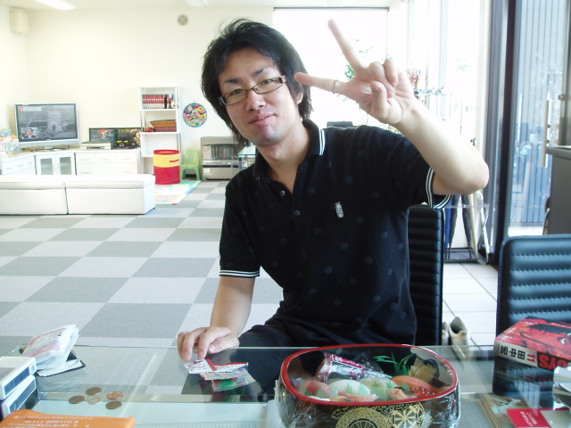 国の借金・ついに900兆円突破!!(伏古店)_c0161601_22431648.jpg
