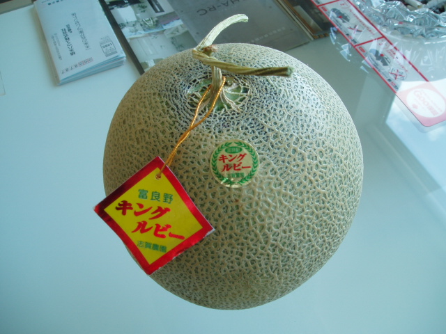 国の借金・ついに900兆円突破!!(伏古店)_c0161601_22434113.jpg