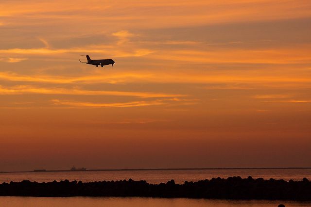 ９６０　夕空の飛行_b0002695_1439126.jpg