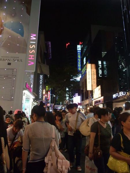 韓国旅行その5「夜の明洞はいつもお祭り状態」_d0148729_2353498.jpg