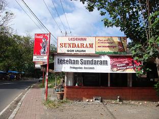 海の見えるサテ・イカンのお店 レセハン・スンダラム(Lesehan Sundaram)_a0120328_23195868.jpg