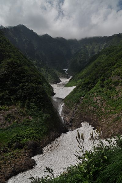 雪渓の残る山_d0071193_228225.jpg