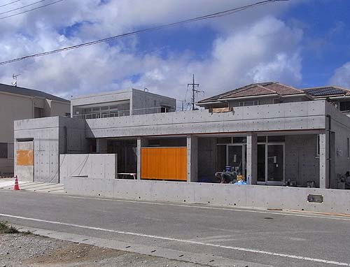 沖縄・与那原の家、完成間近_b0014003_1941682.jpg