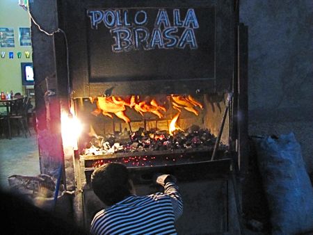 『Pollo a La Brasa』（チキンのBBQ）料理を食う（ボリビア）_b0051109_8591635.jpg