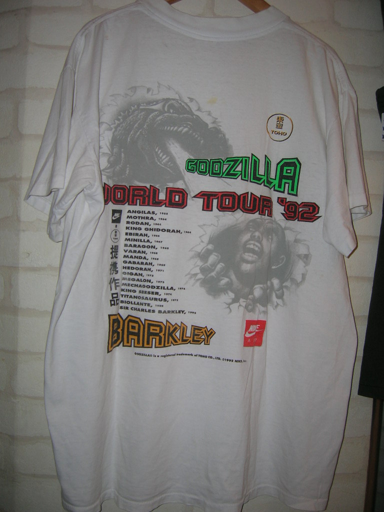 NIKE(ナイキ) GODZILA(ゴジラ) VS BARKLEY(バークレー) Tシャツ
