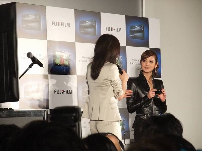 佐々木　希さん　ＦＵＪＩＦＩＬＭ　３Ｄで登場！！？_f0050534_1784974.jpg