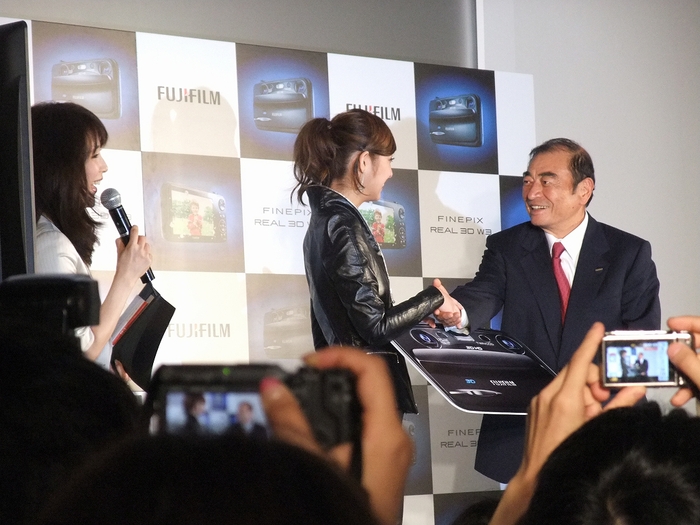 佐々木　希さん　ＦＵＪＩＦＩＬＭ　３Ｄで登場！！？_f0050534_1791453.jpg