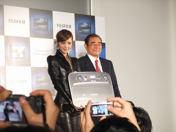 佐々木　希さん　ＦＵＪＩＦＩＬＭ　３Ｄで登場！！？_f0050534_1792794.jpg