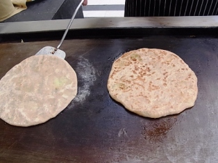 インド通信6 北と南で主食が異なるインド料理_a0138976_233228.jpg