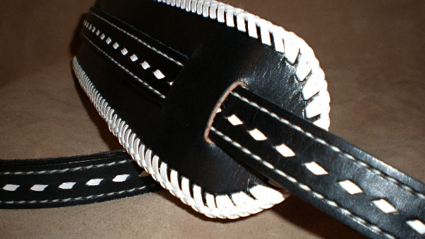 SimpleでStylishなGuitar Straps！_e0053731_19443535.jpg