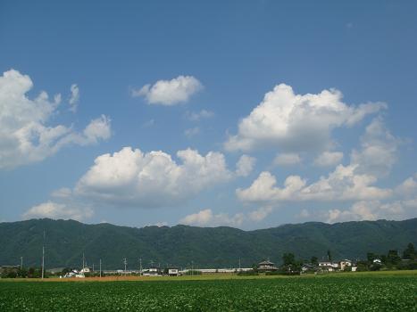 それぞれの空_a0014840_22572529.jpg