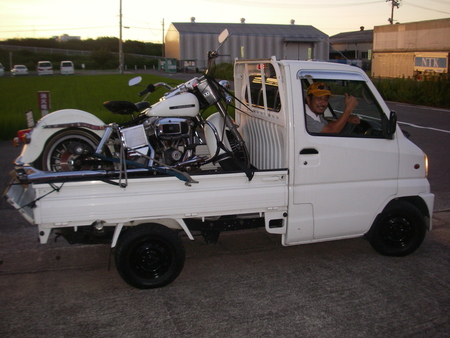 レッカー? NO! 『納車』です。_c0133351_0475790.jpg