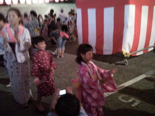 今晩は、山王祭、第一段の盆踊り_d0134102_2319881.jpg