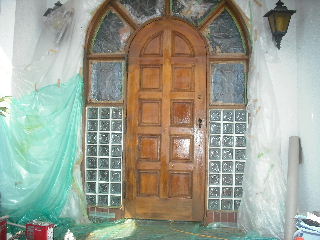 玄関ドア塗装３日目_f0031037_1951535.jpg
