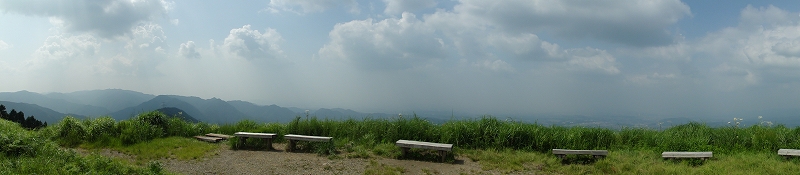 シュカイドウの咲き始めた岩湧寺から岩湧山_a0122149_2211873.jpg