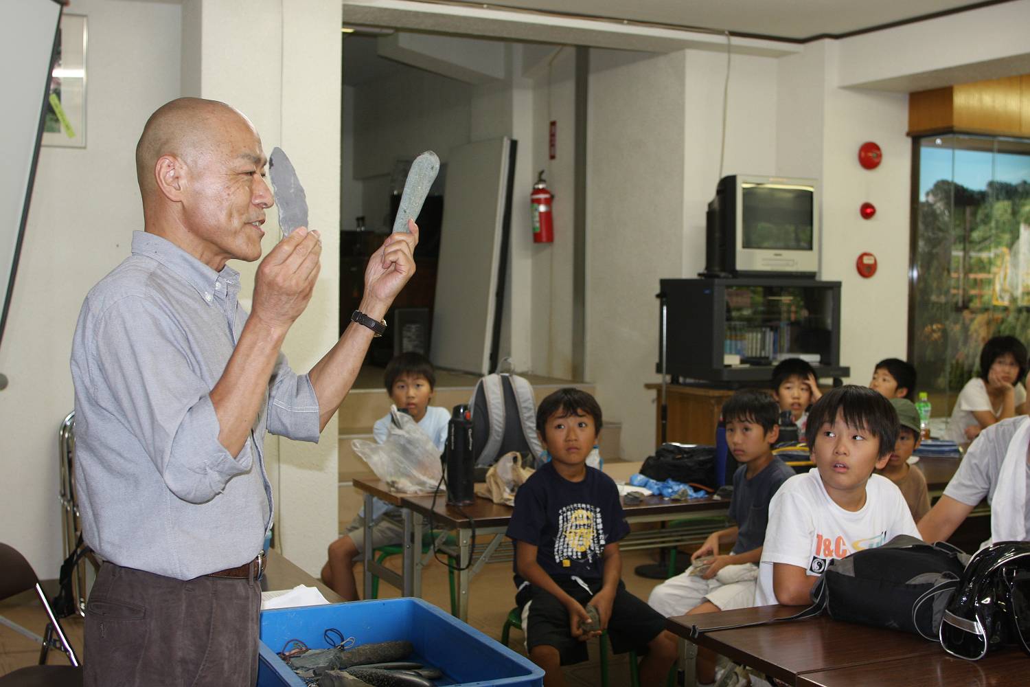 子ども自然講座「古代人に挑戦！石器つくり」_b0049200_1527949.jpg