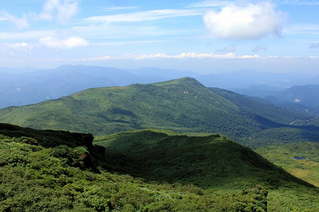 秣岳から須川岳_e0137200_2337932.jpg