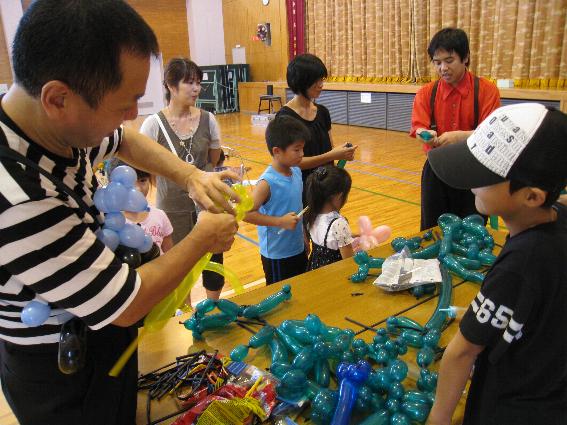 子ども劇場でゴム銃と紙とんぼ_d0053616_4133065.jpg