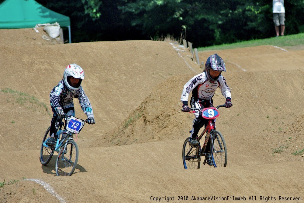 2010JBMXFシリーズ第３戦in上越VOL2：ガールズ9-10才、１１−１２才クラス決勝_b0065730_11121766.jpg