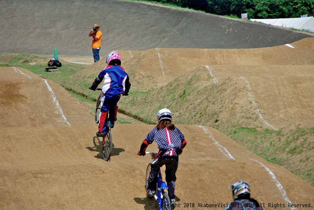 2010JBMXFシリーズ第３戦in上越VOL2：ガールズ9-10才、１１−１２才クラス決勝_b0065730_11175171.jpg