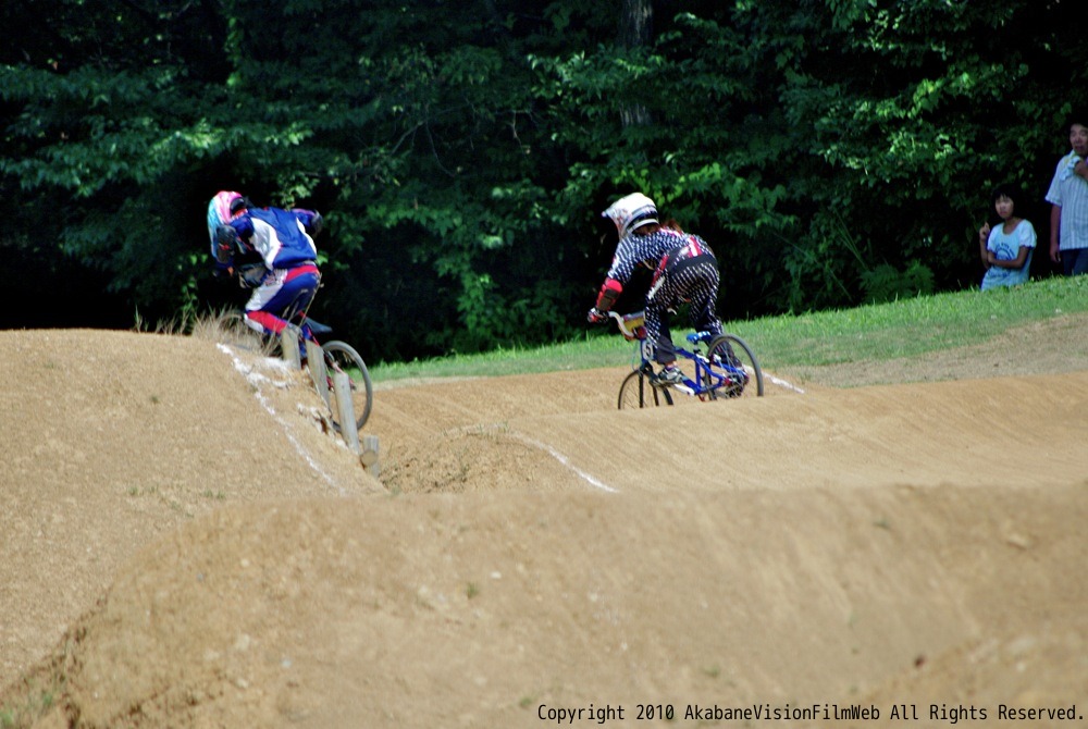 2010JBMXFシリーズ第３戦in上越VOL2：ガールズ9-10才、１１−１２才クラス決勝_b0065730_11202311.jpg