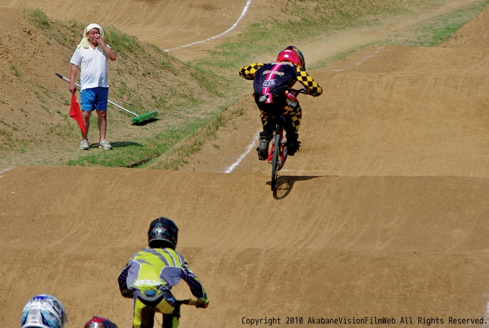 2010JBMXFシリーズ第３戦in上越VOL5：ボーイズ１１−１２才、１３−１４才クラス決勝_b0065730_17421268.jpg