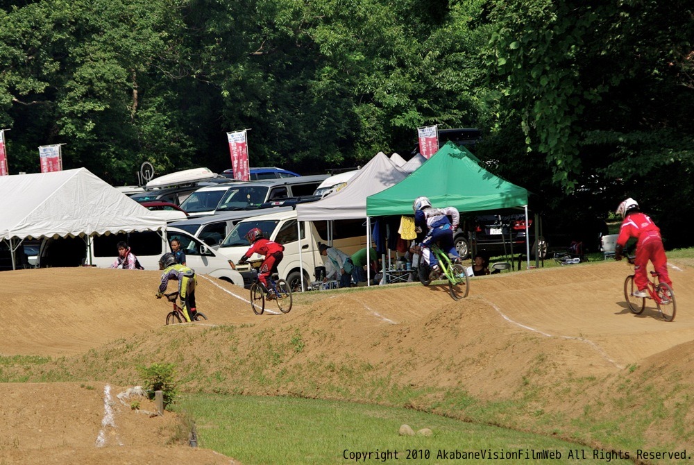 2010JBMXFシリーズ第３戦in上越VOL5：ボーイズ１１−１２才、１３−１４才クラス決勝_b0065730_1745152.jpg