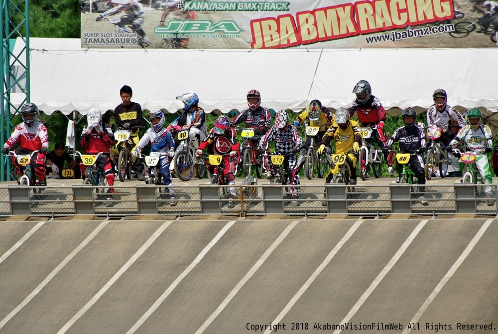 2010JBMXFシリーズ第３戦in上越VOL5：ボーイズ１１−１２才、１３−１４才クラス決勝_b0065730_17471836.jpg