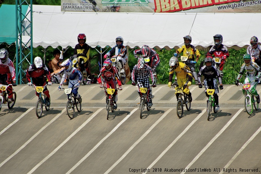 2010JBMXFシリーズ第３戦in上越VOL5：ボーイズ１１−１２才、１３−１４才クラス決勝_b0065730_17473872.jpg