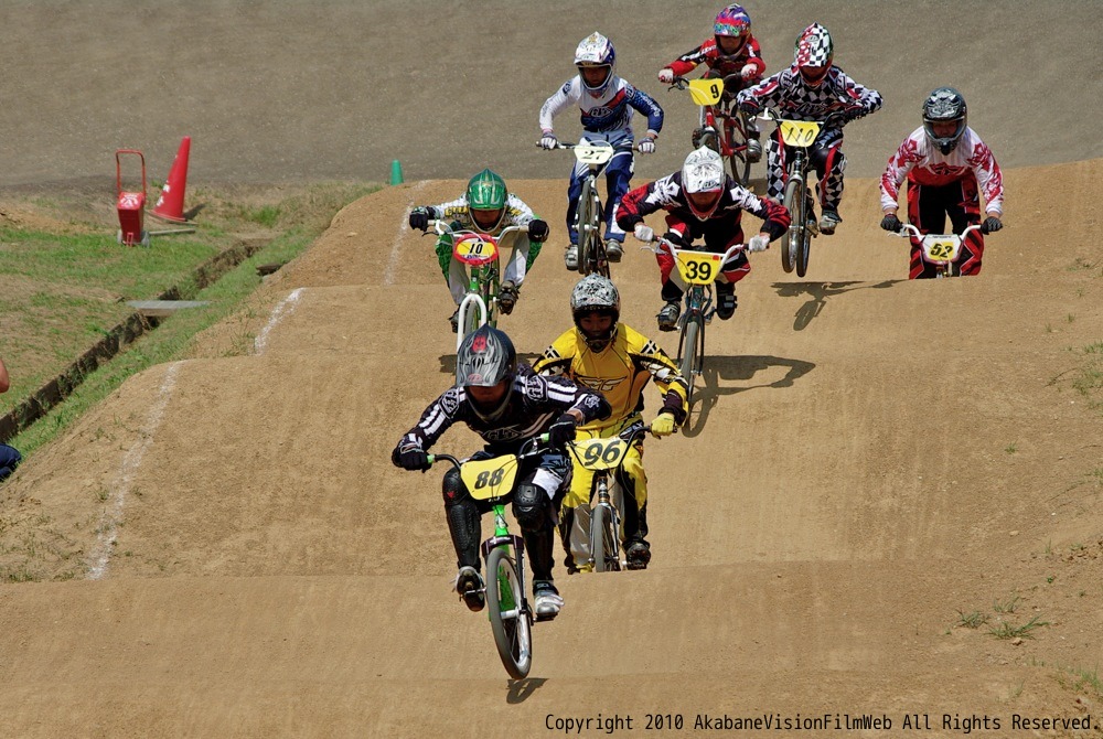 2010JBMXFシリーズ第３戦in上越VOL5：ボーイズ１１−１２才、１３−１４才クラス決勝_b0065730_17514335.jpg