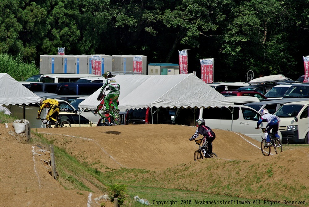 2010JBMXFシリーズ第３戦in上越VOL5：ボーイズ１１−１２才、１３−１４才クラス決勝_b0065730_17535050.jpg