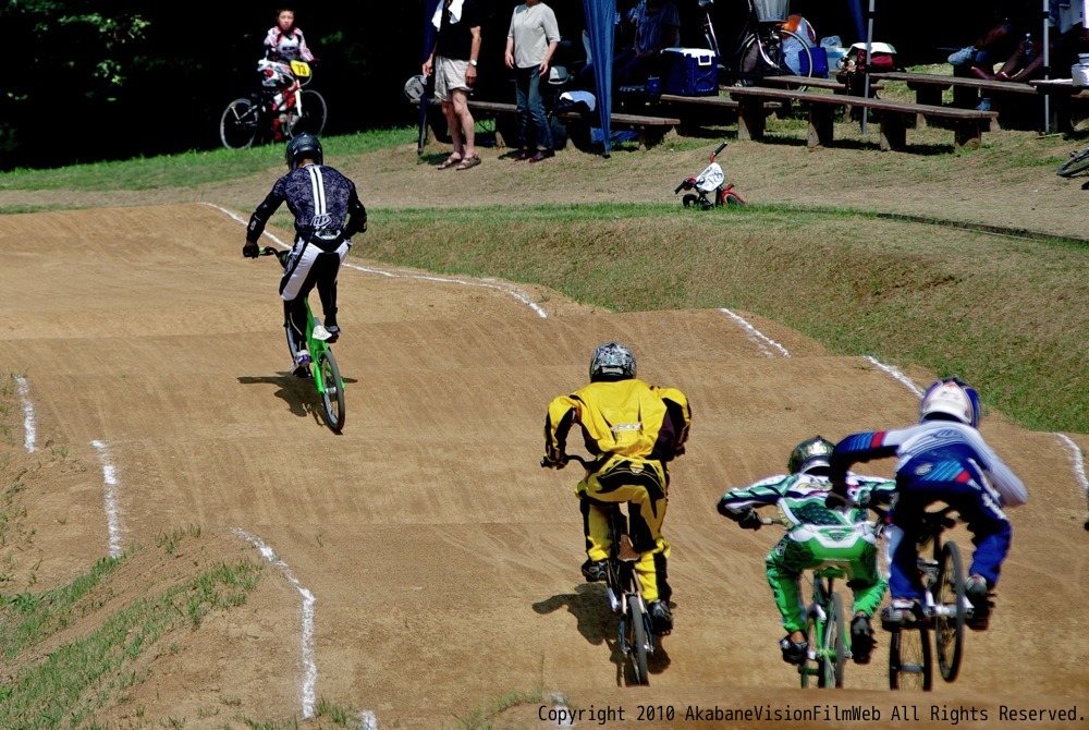 2010JBMXFシリーズ第３戦in上越VOL5：ボーイズ１１−１２才、１３−１４才クラス決勝_b0065730_175395.jpg