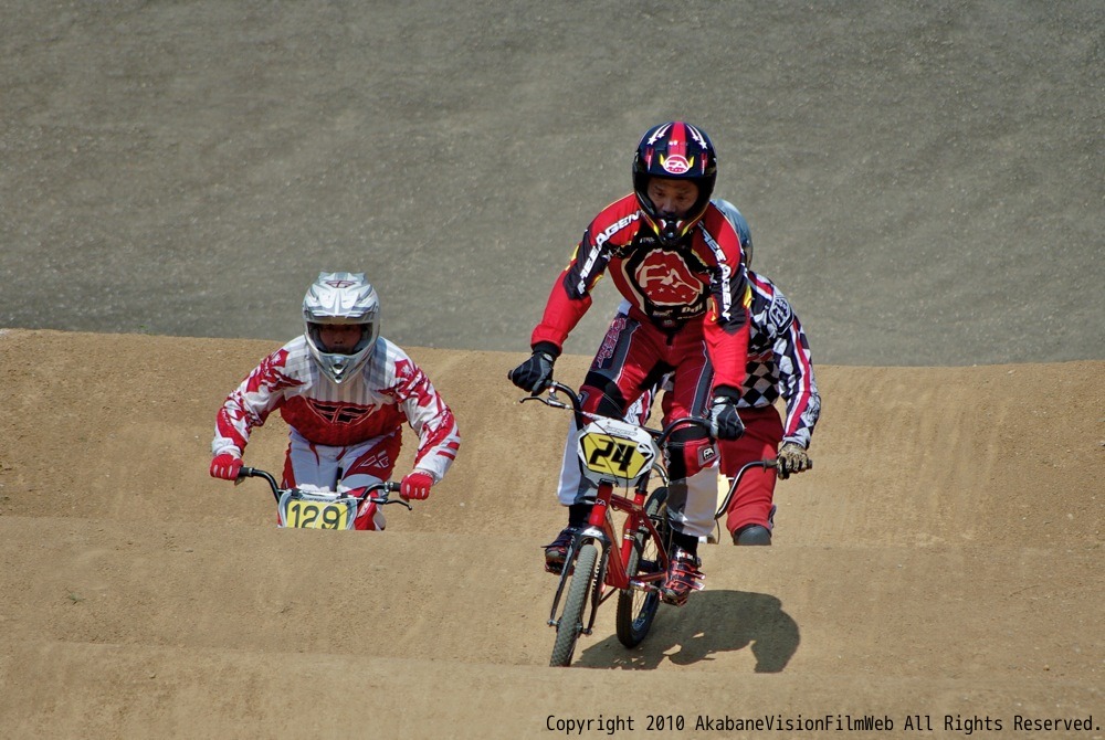 2010JBMXFシリーズ第３戦in上越VOL7：メン３０才オーバークラス、マスターズ決勝_b0065730_19313349.jpg