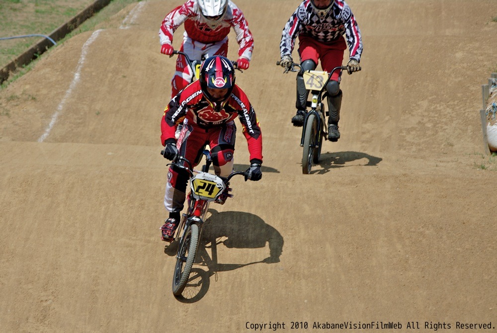 2010JBMXFシリーズ第３戦in上越VOL7：メン３０才オーバークラス、マスターズ決勝_b0065730_19315237.jpg