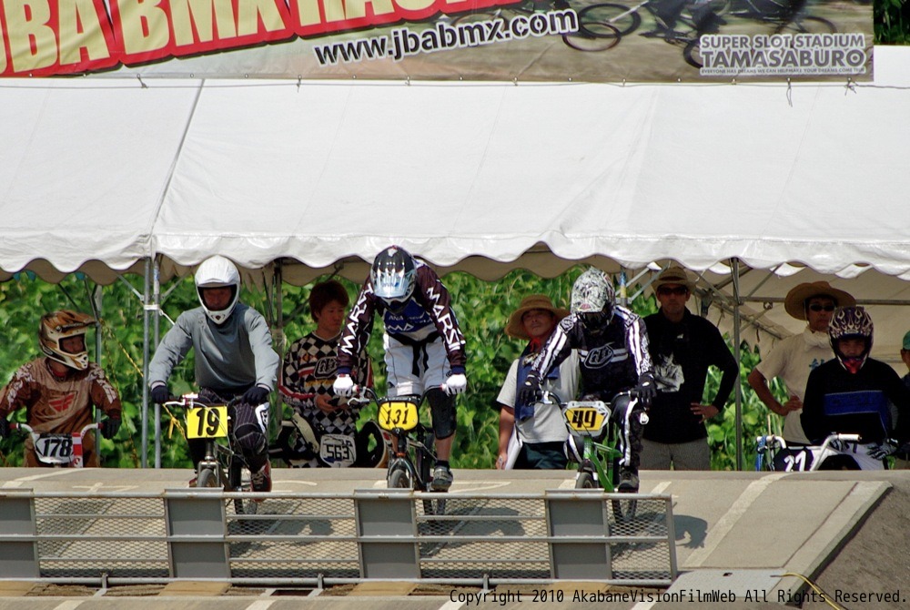 2010JBMXFシリーズ第３戦in上越VOL7：メン３０才オーバークラス、マスターズ決勝_b0065730_19342973.jpg