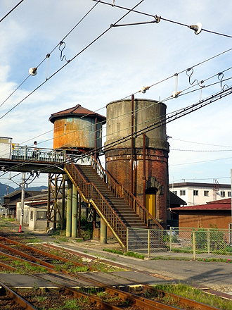 JR多度津駅の給水塔_e0066586_6595950.jpg