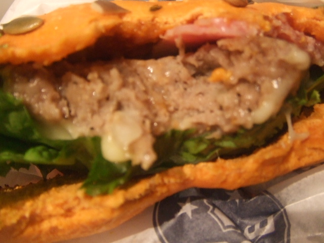 B&B デミグラスベーコンバーガー_f0076001_1028334.jpg