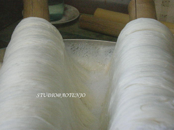 今日は絹糸の精錬_f0175143_038167.jpg