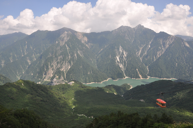 絶景が見れる!立山黒部アルペンルートの旅_e0171573_2217743.jpg