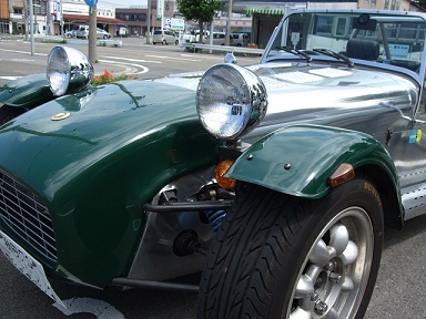 上町にかっちょいい車が 能代市上町はかり屋はるちゃんのまちなか歳時記 上町にかっちょいい車が 能代市上町はかり屋はるちゃんのまちなか歳時記