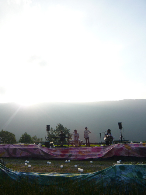 瞑想の里ライブ! 上畠アート2010_b0151262_0205780.jpg