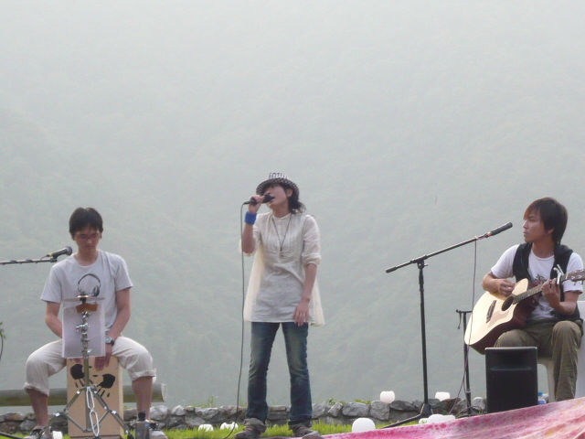 瞑想の里ライブ! 上畠アート2010_b0151262_023365.jpg