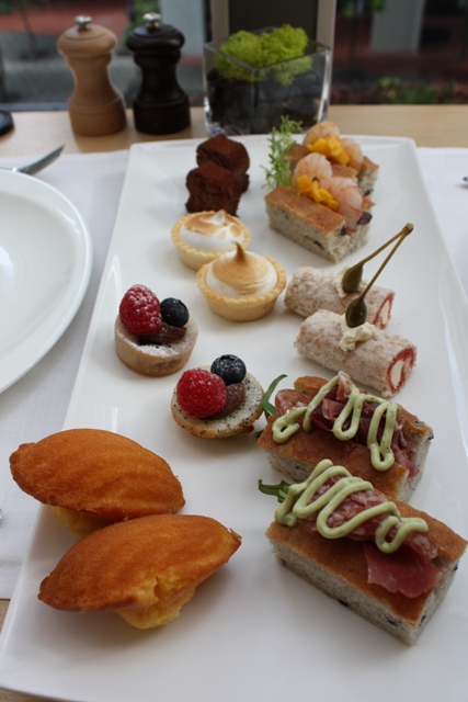 eastのアフタヌーンティプレート_c0135971_21183314.jpg
